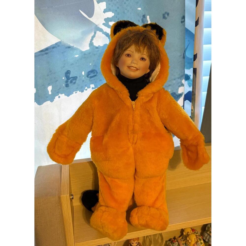 Danbury Mint Doll Trick or Treat with Garfield 19"